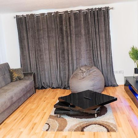 Вилла Cosy 2 Bed With Parking Near Piccadilly, Etihad Stadium And Coop Live Sleeps Up To 5 Манчестер Экстерьер фото