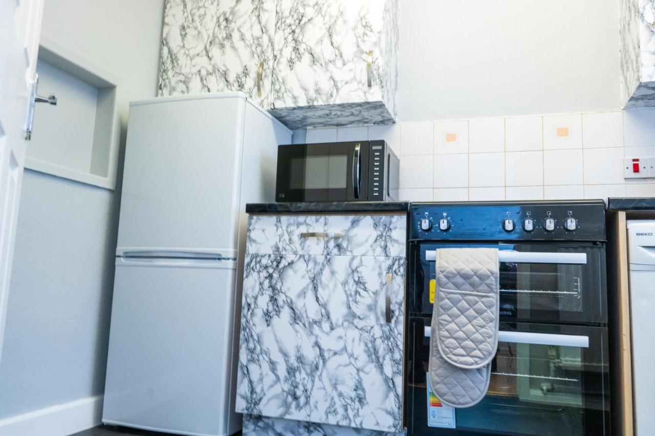 Вилла Cosy 2 Bed With Parking Near Piccadilly, Etihad Stadium And Coop Live Sleeps Up To 5 Манчестер Экстерьер фото