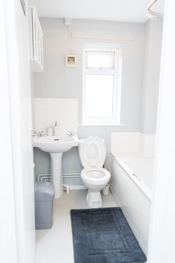 Вилла Cosy 2 Bed With Parking Near Piccadilly, Etihad Stadium And Coop Live Sleeps Up To 5 Манчестер Экстерьер фото